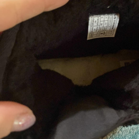 UGG BOOTS - Picture 7 of 8
